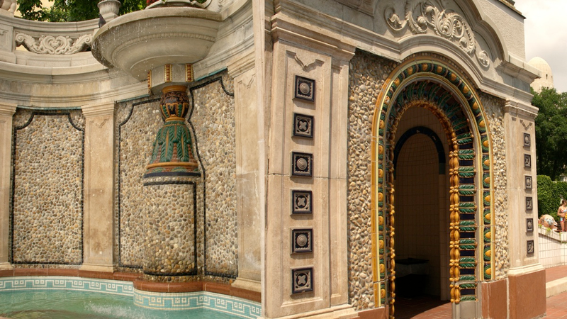 Illustration for article titled Why Budapest Is Famous For Its Art Nouveau Architecture